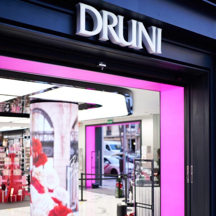 DRUNI ILUMINACION Y TECHO TENSADO